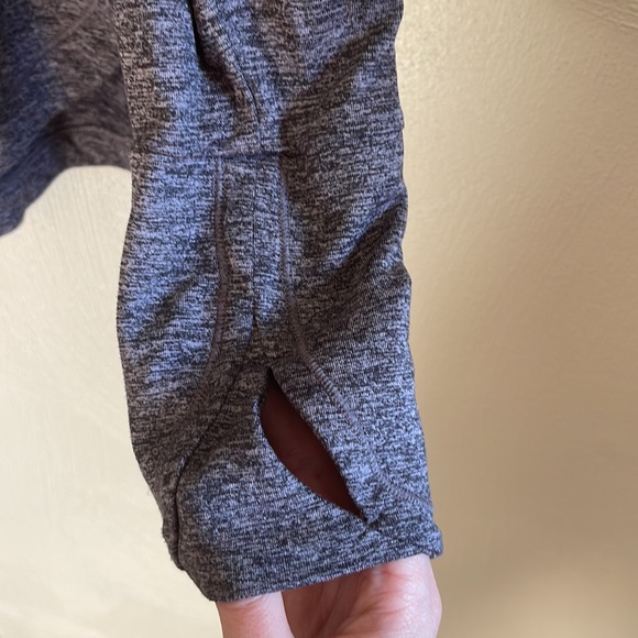 Athleta hooded long sleeve top, size small - Picture 4 of 4
